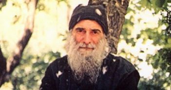 „ხალხმა შინ უნდა ილოცოს და გარეთ აღარ გავიდეს, სანამ ღვთის რისხვა არ გადაივლის“ – რას წინასწარმეტყველებდა მამა გაბრიელი კორონავირუსზე