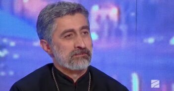 “არ გაქვთ უფლება სხვა კაცი გიყვარდეთ რომელიც დაოჯახებულია,დაიმახსოვრეთ სხვოს უბედურებაზე საკუთარ ბედნიერებას ვერ ააწყობ..” – ნახეთ მამა საბა ჭიკაძე